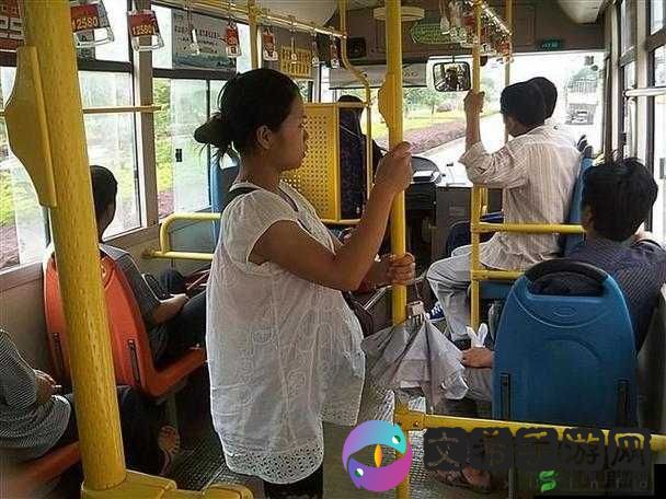 揭秘:颠簸的公交车为何被网友发现?