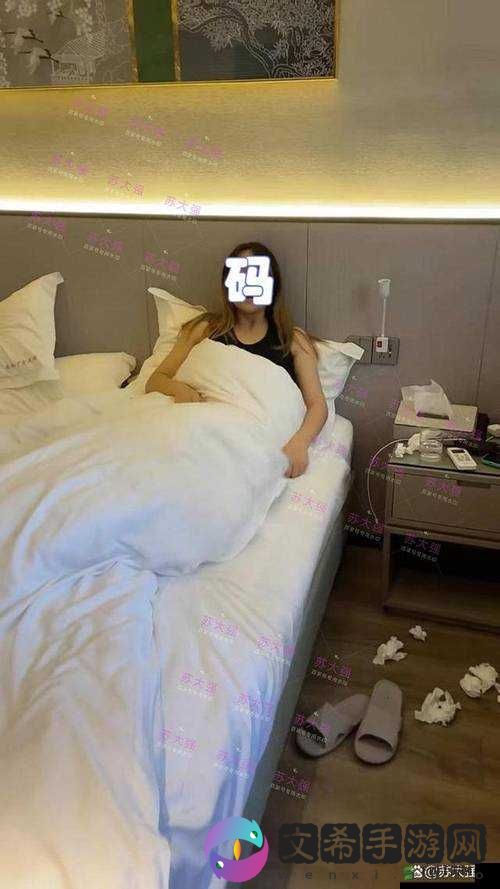 一名男子深夜潜入他人房间,对正在熟睡的**进行了侵犯