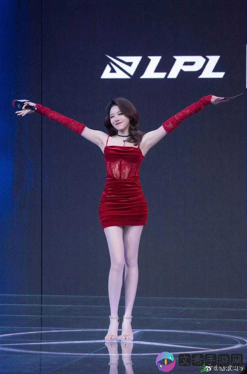 LPL 主持人骆歆分享照片：展现精彩瞬间与难忘时刻