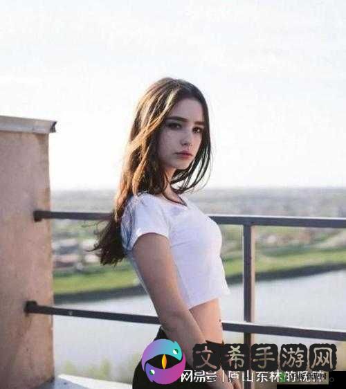 欧美精品:漂亮妈妈偷吃女儿男友刺激啪啪作品及美女相关