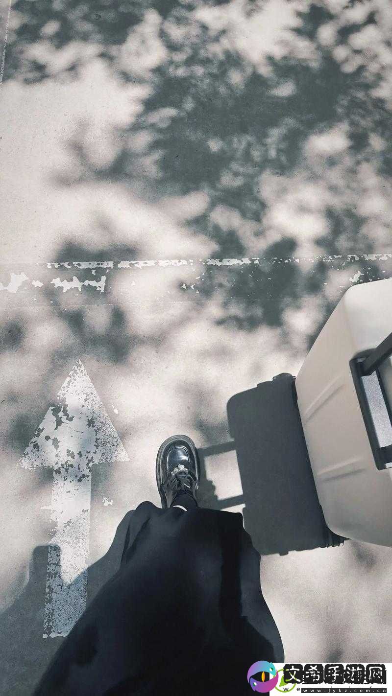 看镜子里我们的结合的地方：永恒的瞬间