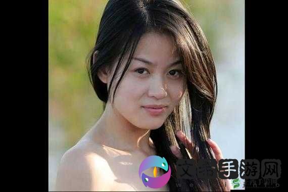汤芳**艺术照:展现人体之美
