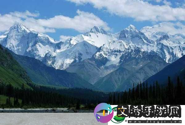 又白又大的两座峰：白雪皑皑-苍穹之下的双峰奇观！