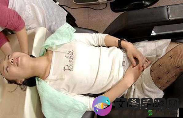 美容院偷拍：丰满女子私密曝光