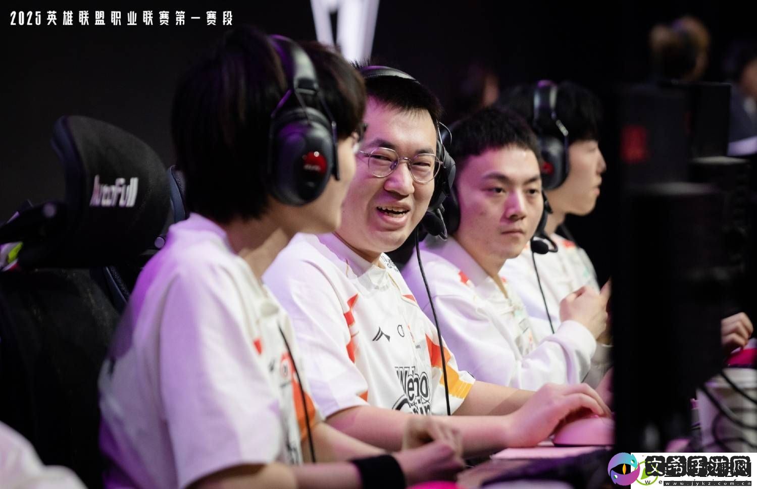 B组巅峰对决！WBG对战JDG-Scout与小虎谁能带队问鼎B组之巅