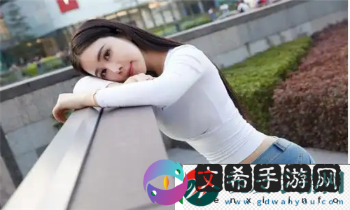 瞒着老公加班的HR中字：背后竟隐藏着她不为人知的秘密！