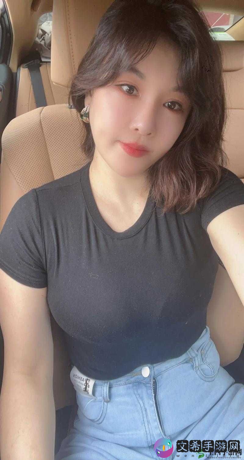 少妇的自由性游戏:HD 级别的探索与征服