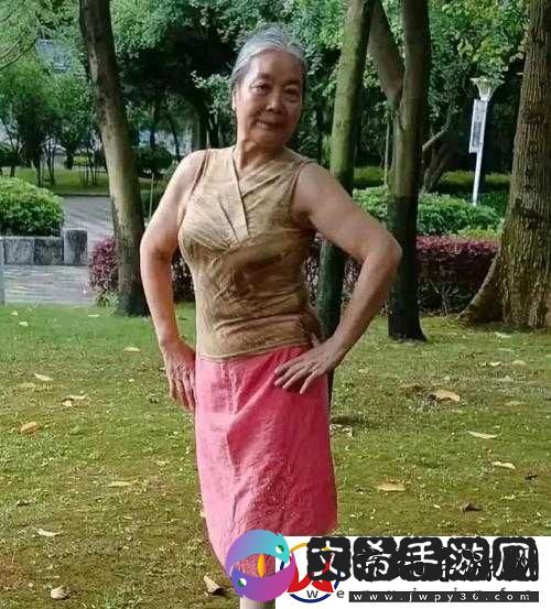 丰满的老太太