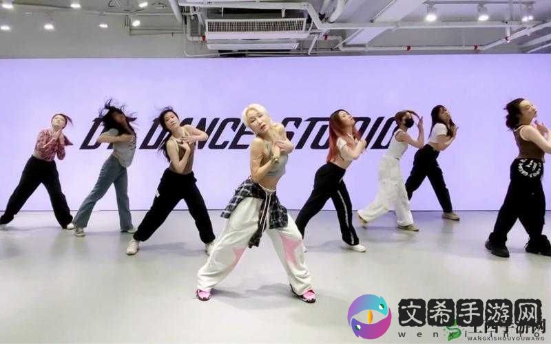 做 jazzhiphop ：舞动潮流韵律